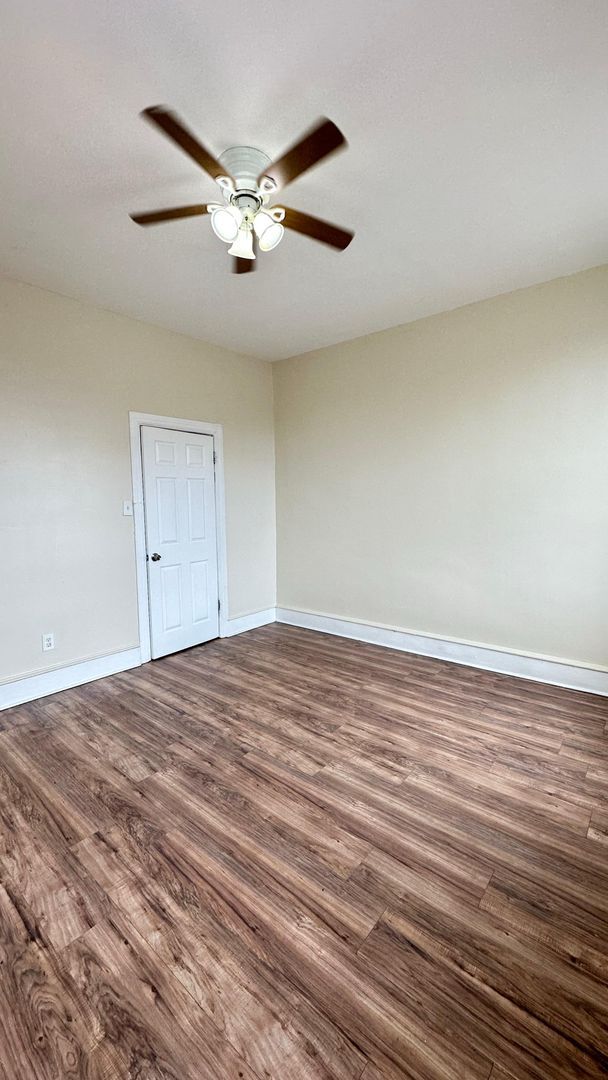 Building Photo - Modern Row - Stawberry Mansion