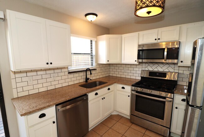 Building Photo - 8176 Rochester Way
