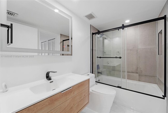 Building Photo - 7601 E Treasure Dr