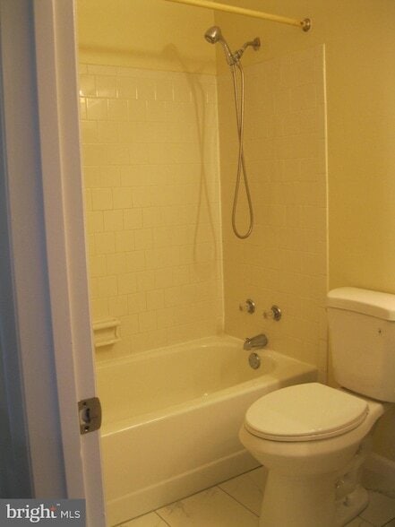 Building Photo - 8171 Fenwick Ct