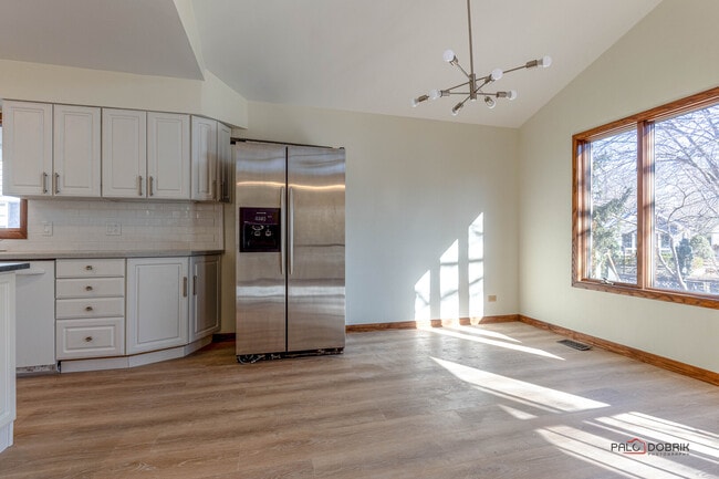 Building Photo - 2450 Chas Dr
