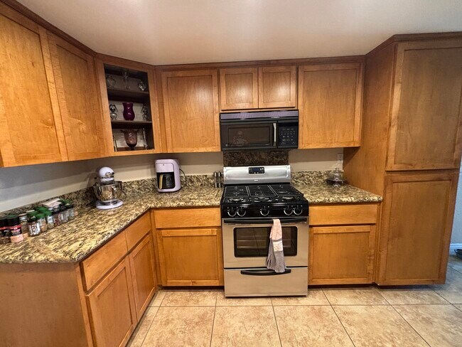 Building Photo - 76923 Turendot St