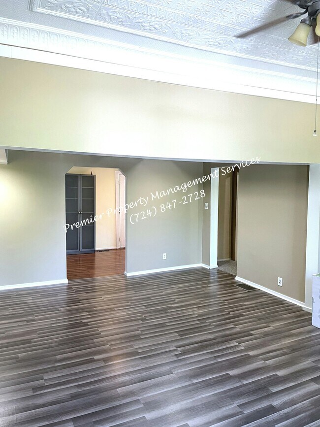 Building Photo - 916 3rd Ave