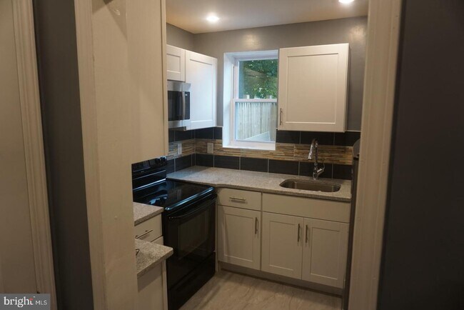 Building Photo - 2246 N Gratz St