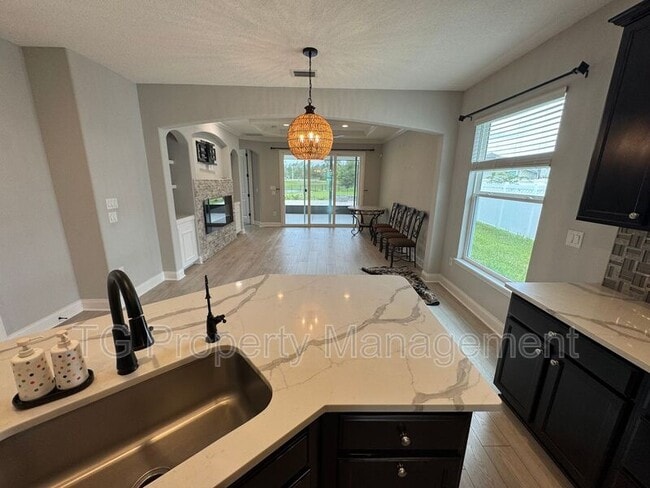 Building Photo - 64 Rose Dew Dr