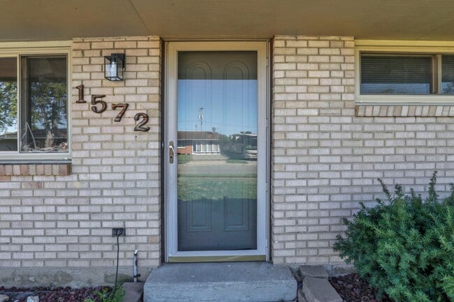 Building Photo - 1572 Ives Ave