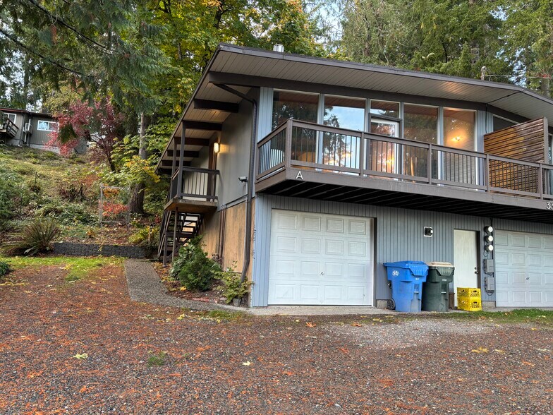 Unit A - 3323 Windolph Loop NW