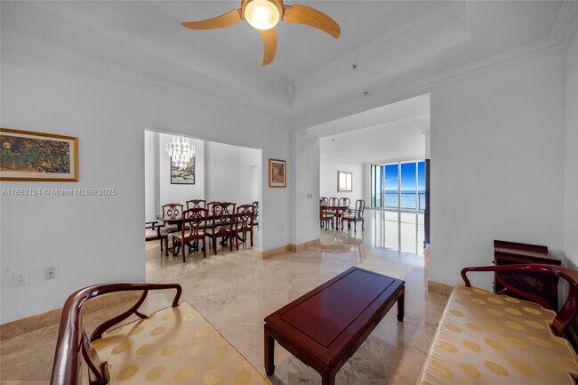 Building Photo - 704 N Ocean Blvd