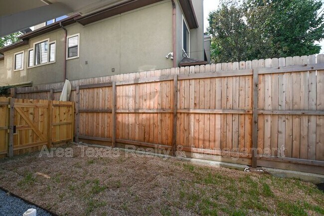 Building Photo - 2220 Portsmouth St