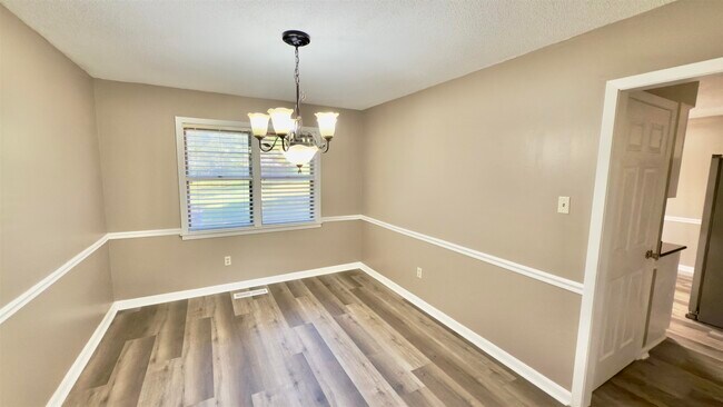 Building Photo - 2563 Hacks Cross Rd