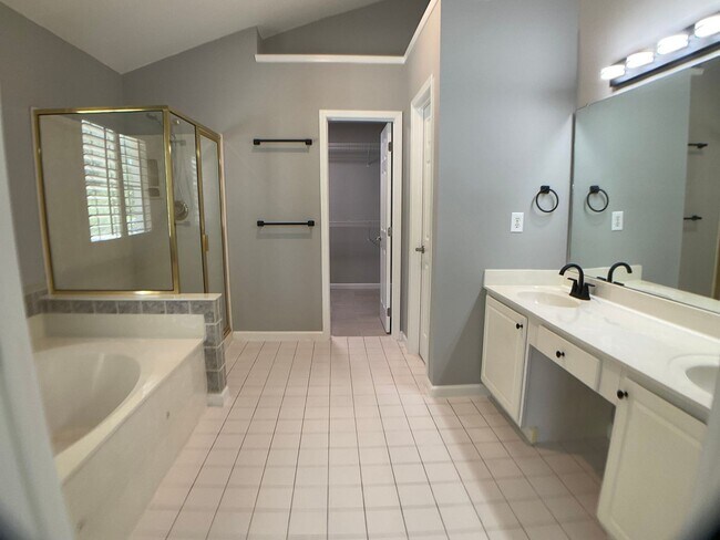 Building Photo - Absolutely Stunning Rare Rental in Hope Va...