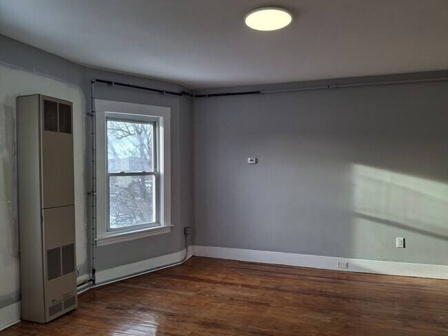 Building Photo - 14 Florence St