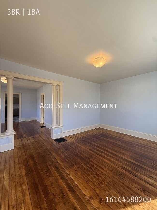 Building Photo - 564 Fremont Ave NW