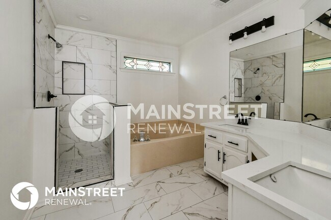 Building Photo - 9406 Slezenger Ln