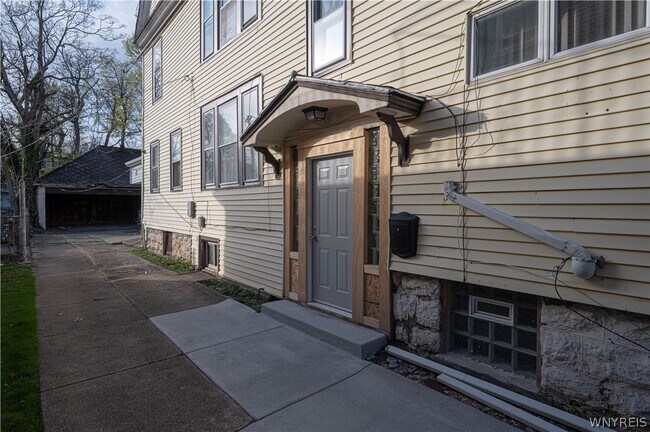 Building Photo - 2148 Main St