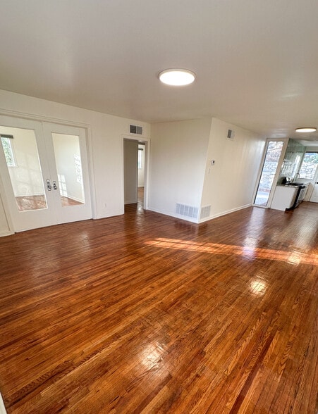 Building Photo - 2928 Piedmont Dr
