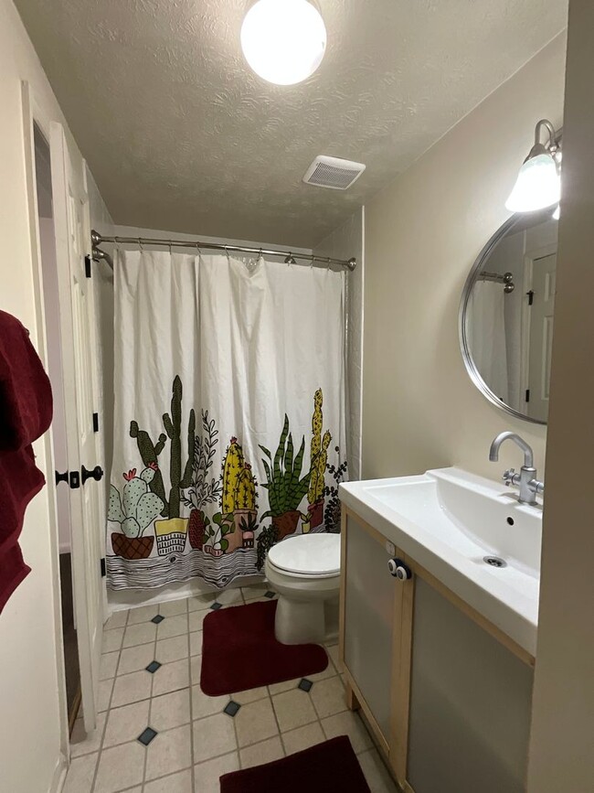 Building Photo - Beautiful 2BR 2BA 3 level townhome located in the Bowling Brook Farms Community