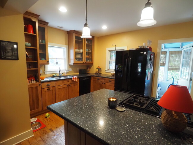 Building Photo - 87 Starkweather St
