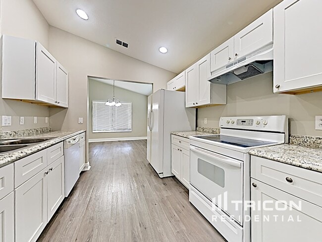Building Photo - 303 Lisa Ann Ct