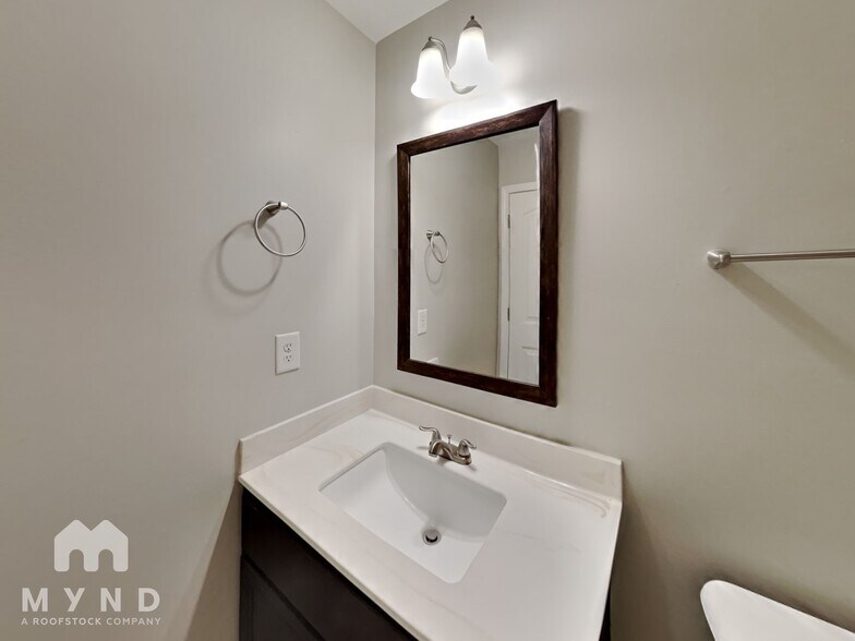 Building Photo - 2455 Quincy Loop