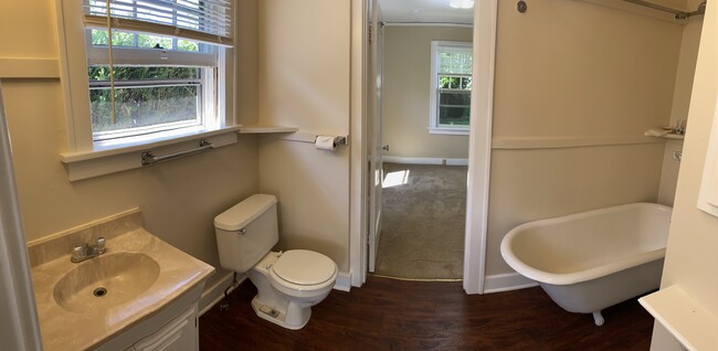 Bathroom with Clawfoot Tub - 5327 N Bowdoin St