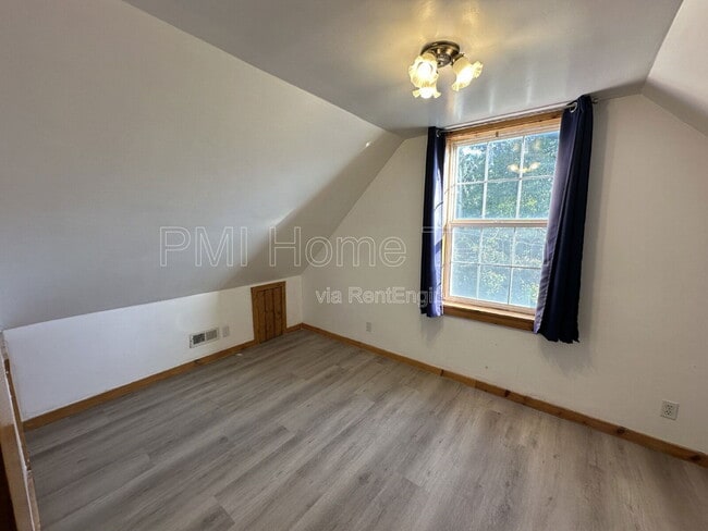 Building Photo - 211 S 100 E