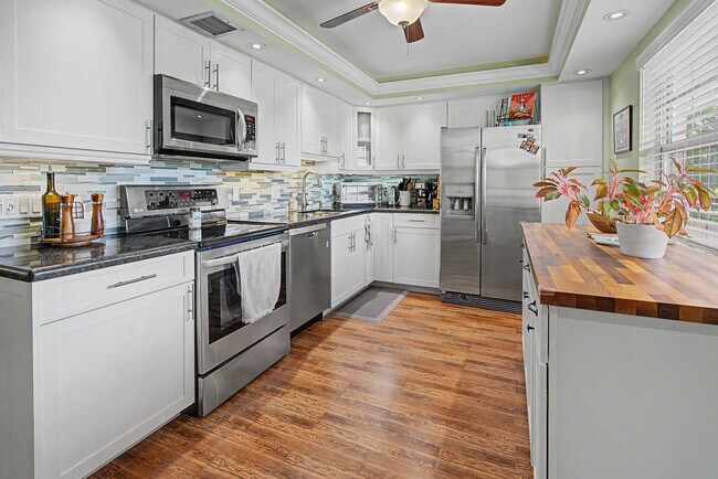 Building Photo - 3930 Oaks Clubhouse Dr