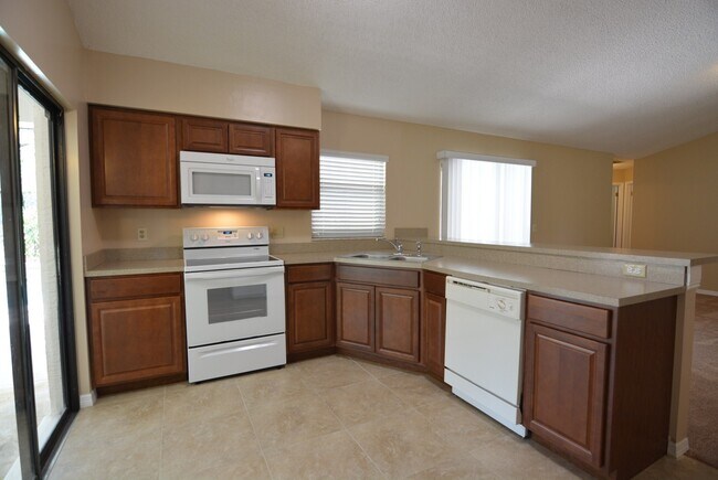 Building Photo - WINDERMERE 4br 2.5ba POOL HOME. Rent includes pool service!