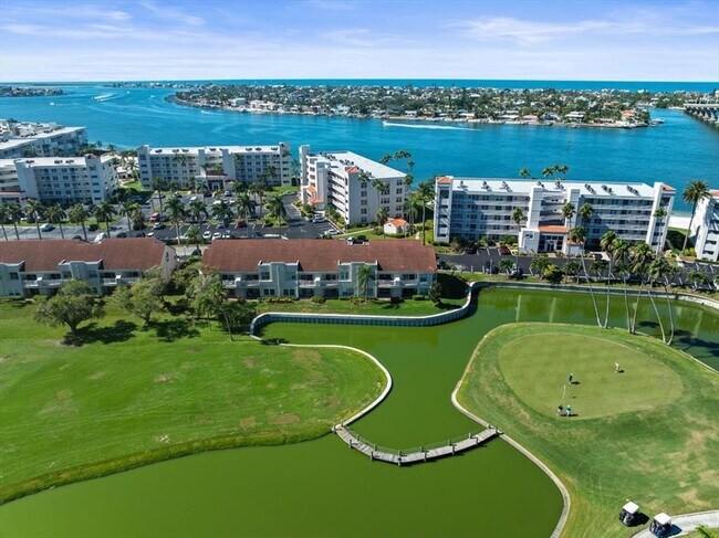 Building Photo - 5900 Bahia Del Mar Cir N