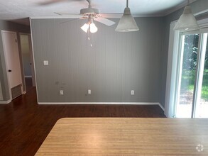 Building Photo - Lovely Single Family Home One Mile from Th...
