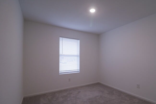 Building Photo - 2511 Night Emerald Dr