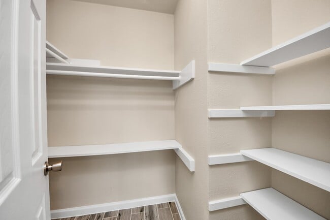 Building Photo - 11915 Binghamton Dr