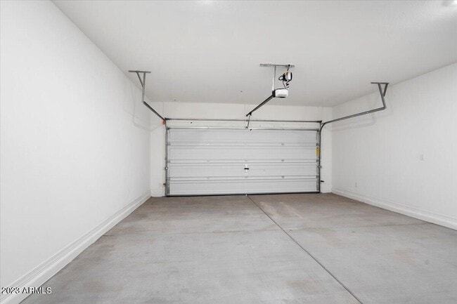 Building Photo - 8129 S 63rd Dr