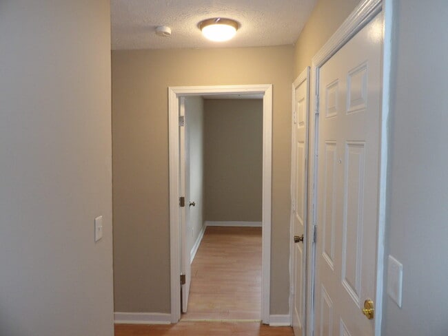 Building Photo - 35 Ashwood Ct