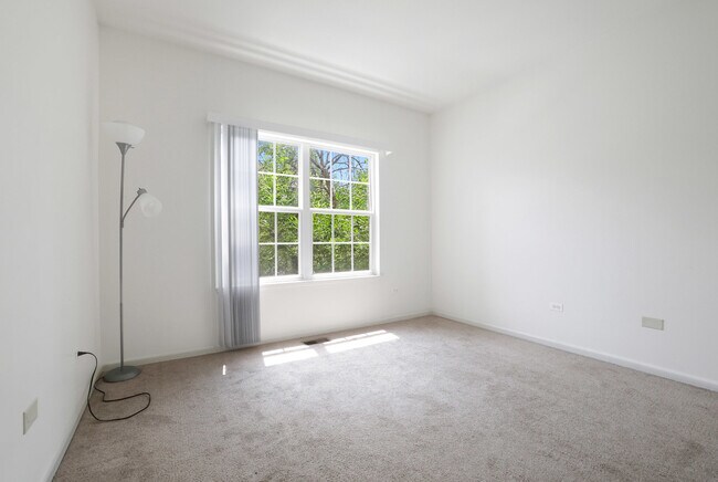 Building Photo - 3317 Stratford Ct