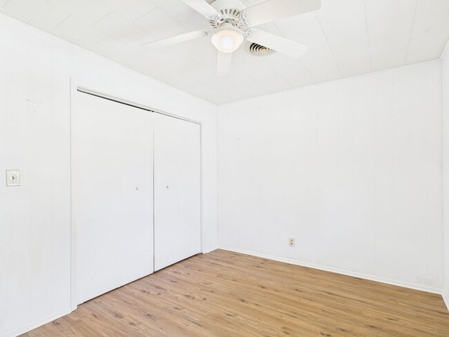 Building Photo - Unit 8