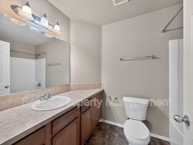 Building Photo - 1419 NE Lockheart Ln