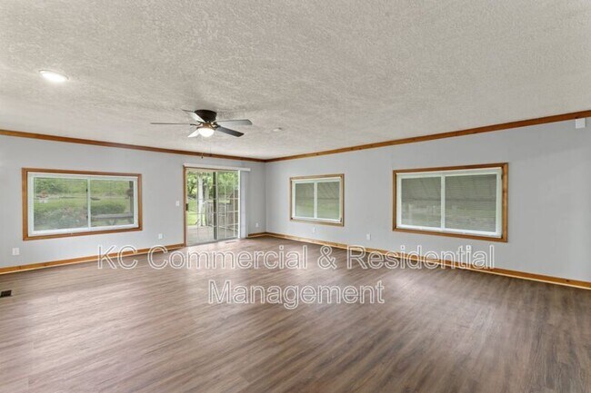 Building Photo - 7809 NE San Rafael Dr