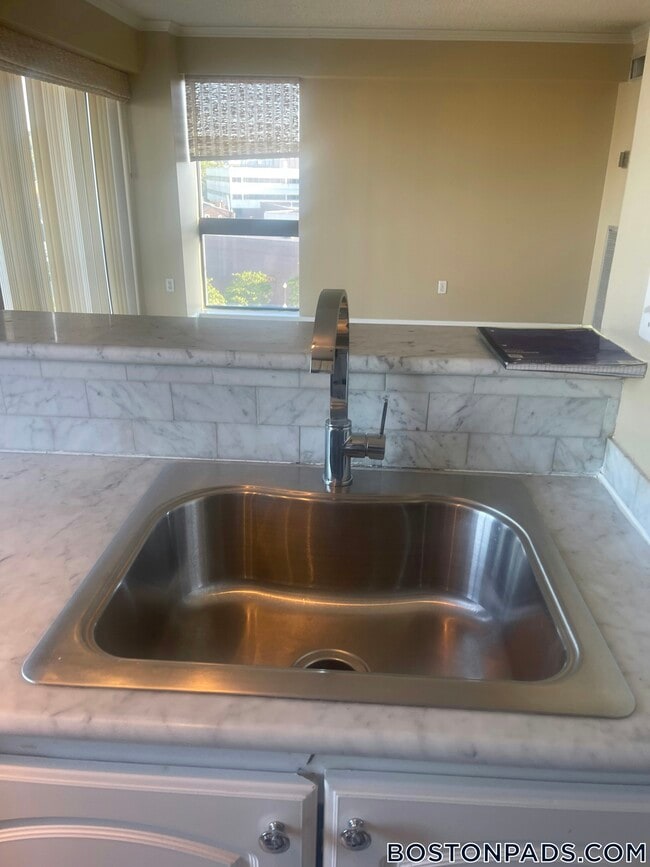 Building Photo - 15 N Beacon St