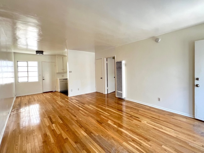 Living Room - 1342 Yale St