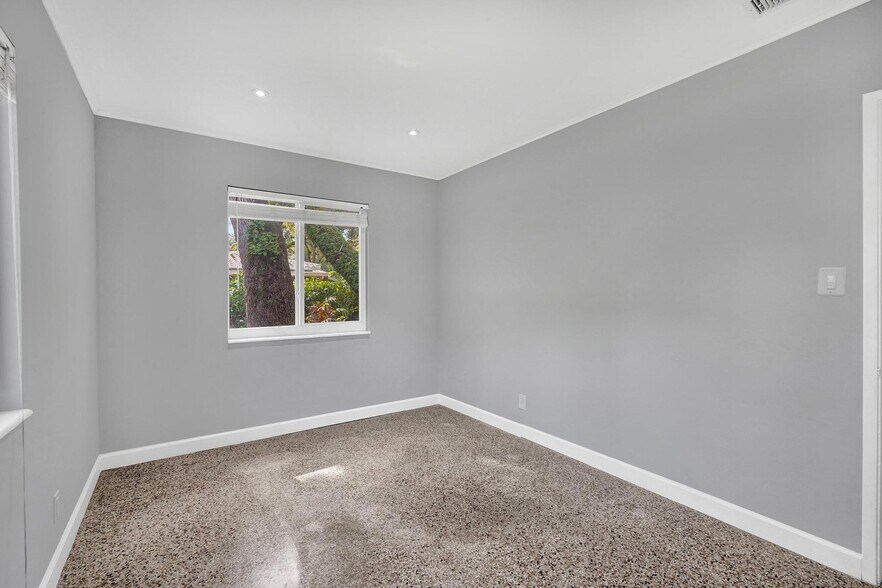 Building Photo - 1101 SW 8th Ter