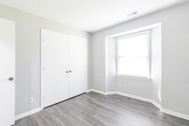 Building Photo - 6158 Meadow Rose Ln