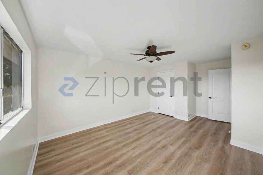Building Photo - Unit 30