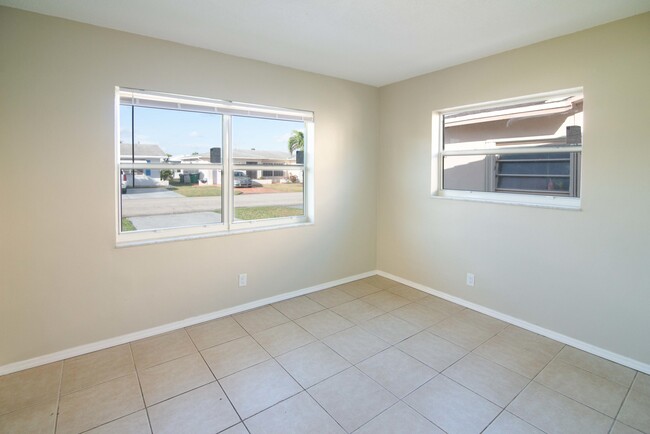 Building Photo - 8524 NW 57th Ct