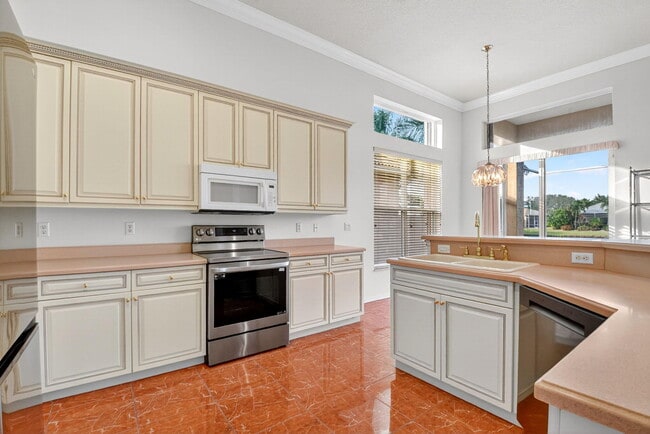 Building Photo - 7145 Veneto Dr