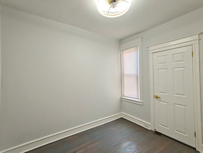 Building Photo - 3032 n stillman-