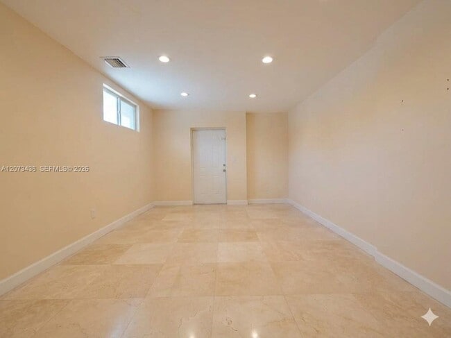 Building Photo - 2710 Walkers Way