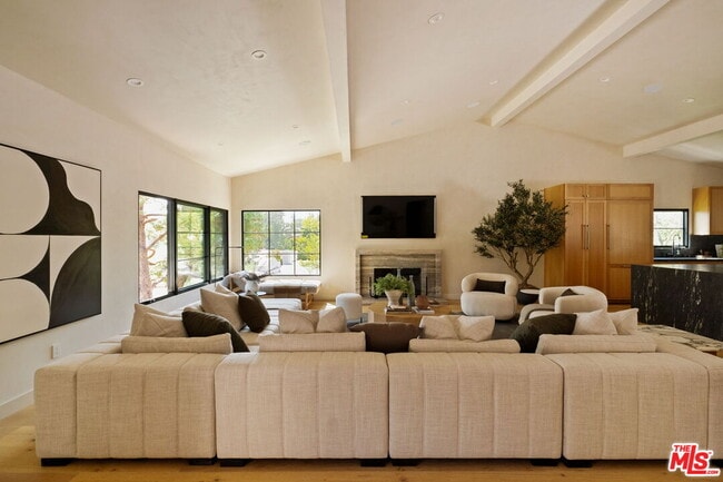 Building Photo - 8628 Edwin Dr