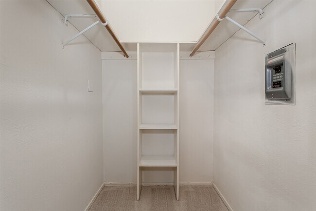 Building Photo - 10248 Regal Oaks Dr