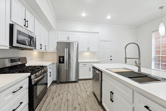 Building Photo - 13639 Brookbluff Ln